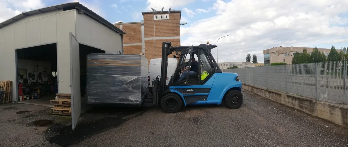 Scarico compressore con carrello elevatore