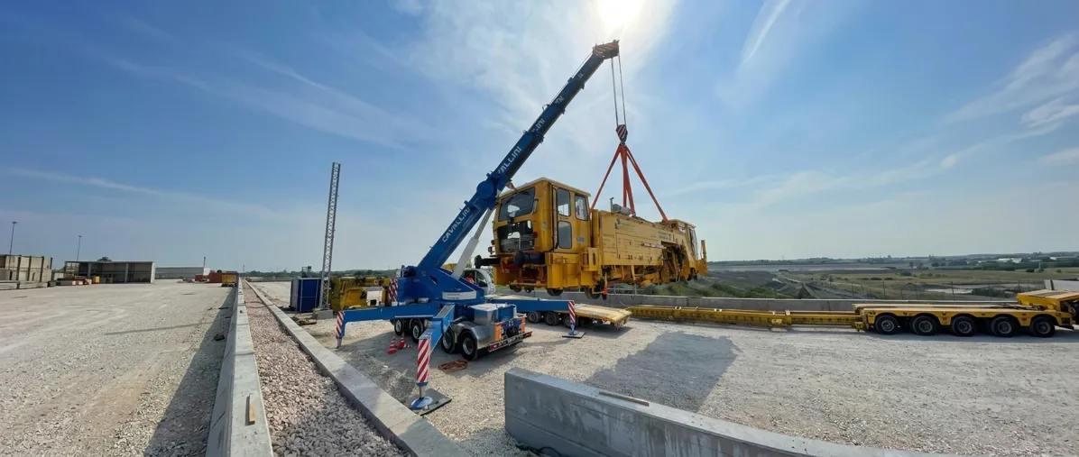 Scarico di una profilatrice ferroviaria