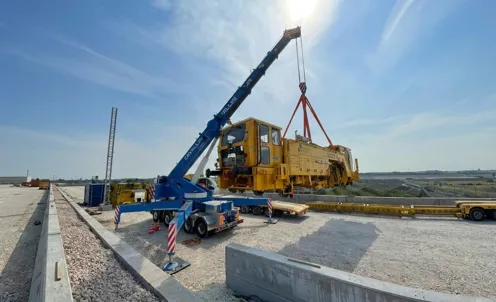 Scarico di una profilatrice ferroviaria 