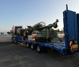 camion trasporto attrezzatura agricola - autotrasporti cavallini