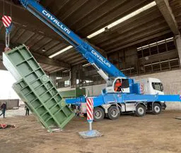 gru per sollevamento materiali pensanti - autotraspoti cavallini