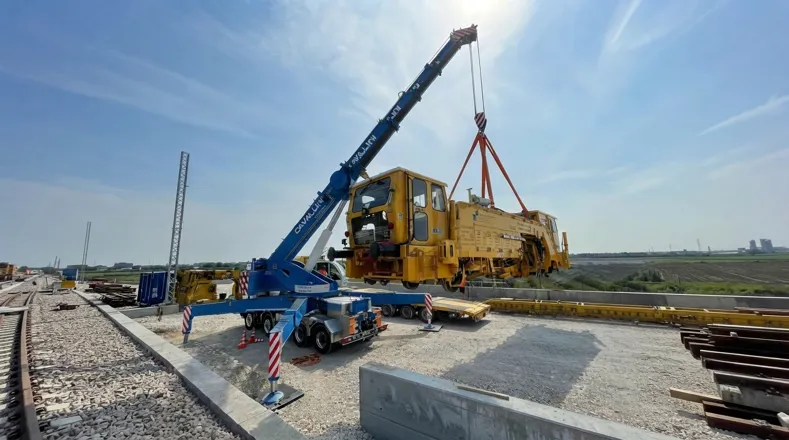Trasporto con Gru di Autotrasporti Cavallini